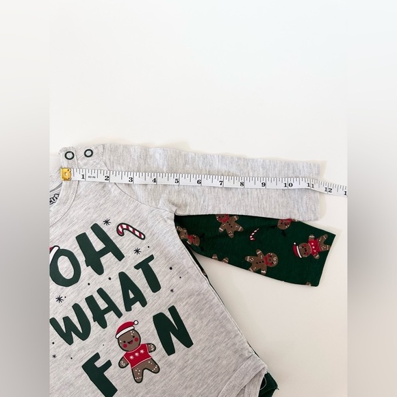 NWT Bundle 2 Christmas Print Bundle Onesies 6-9 months / Green and Grey - Picture 8 of 8